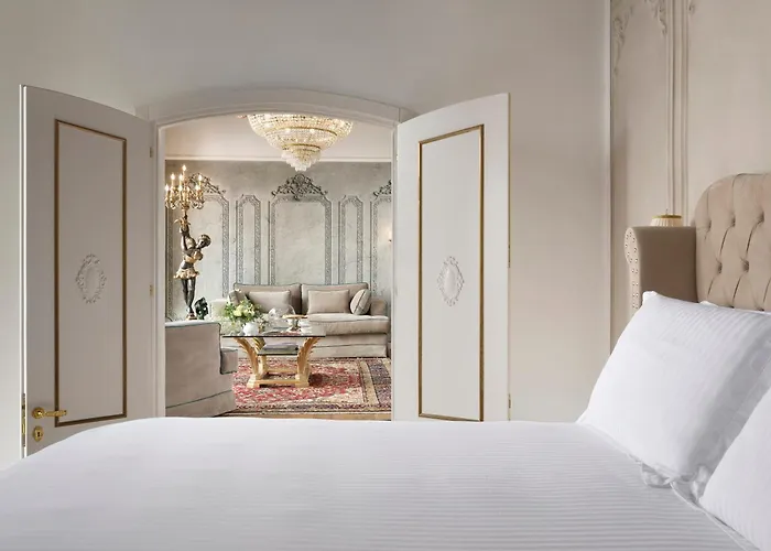 Swan Dolcevita Prestige Stay - Canal View & Exclusive Experience